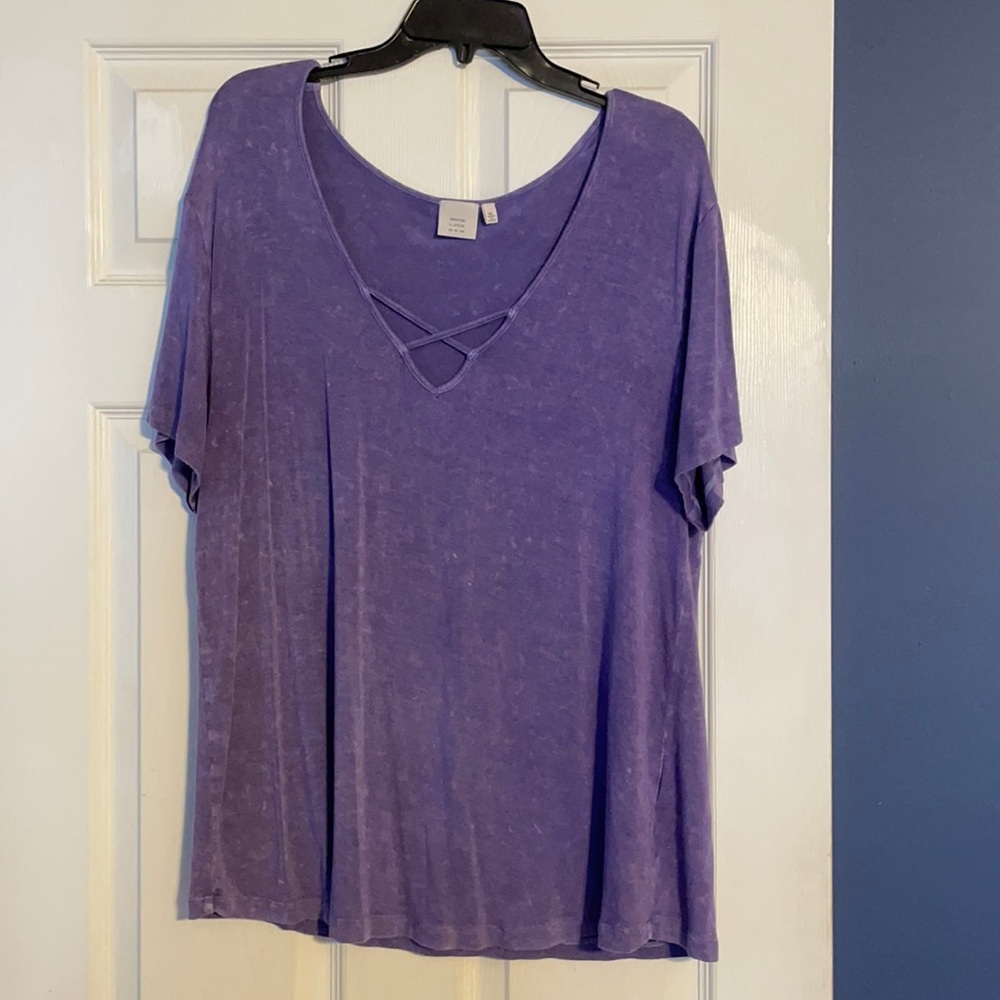 V cut tshirt